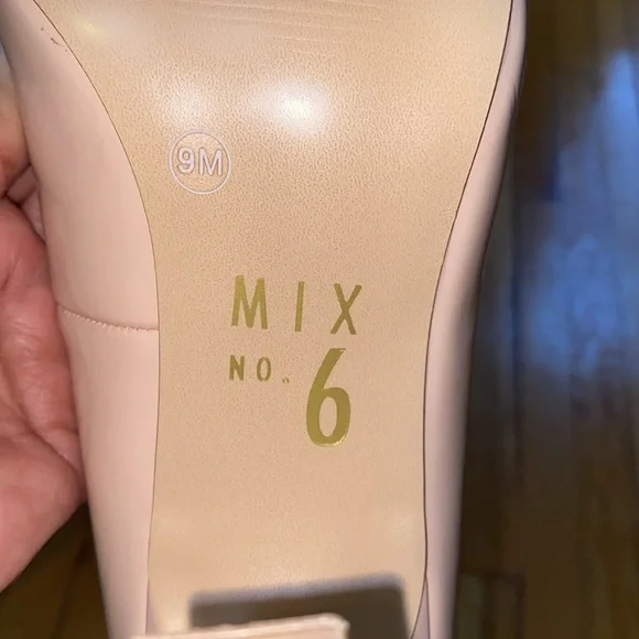 Mix No. 6 Cream /nude Heels Classic Pointed-Toe Pumps - Picture 15 of 16